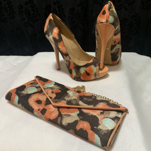 ALDO opened toe pumps with matching clutch - Picture 1 of 5